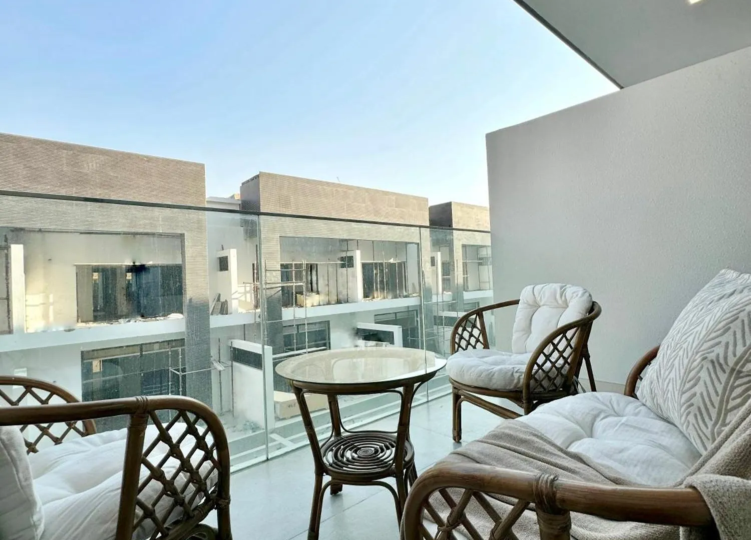 Apartment Chic Modern Studio- Oxford 212 Dubai
