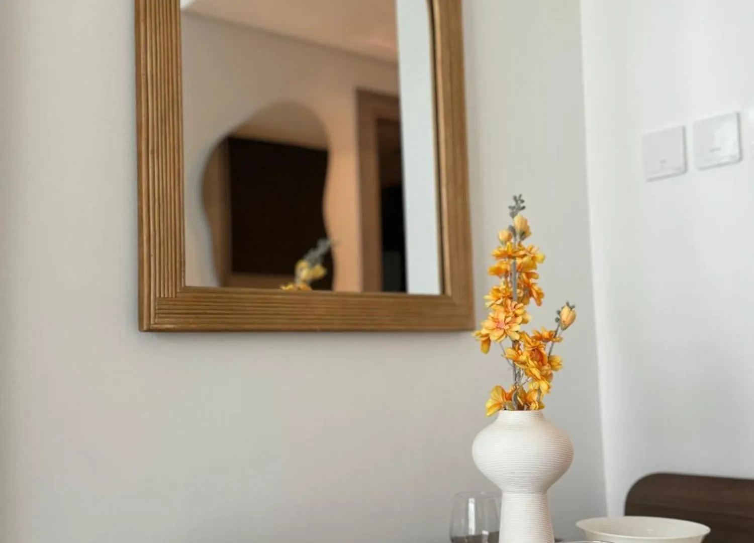 Chic Modern Studio- Oxford 212 Dubai Apartment