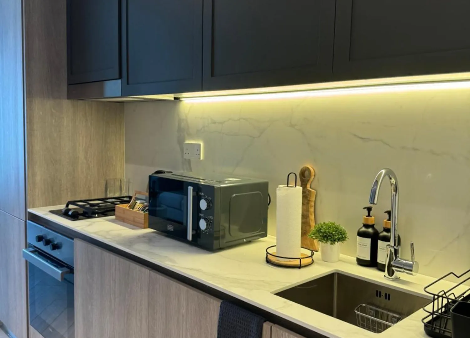Chic Modern Studio- Oxford 212 Dubai