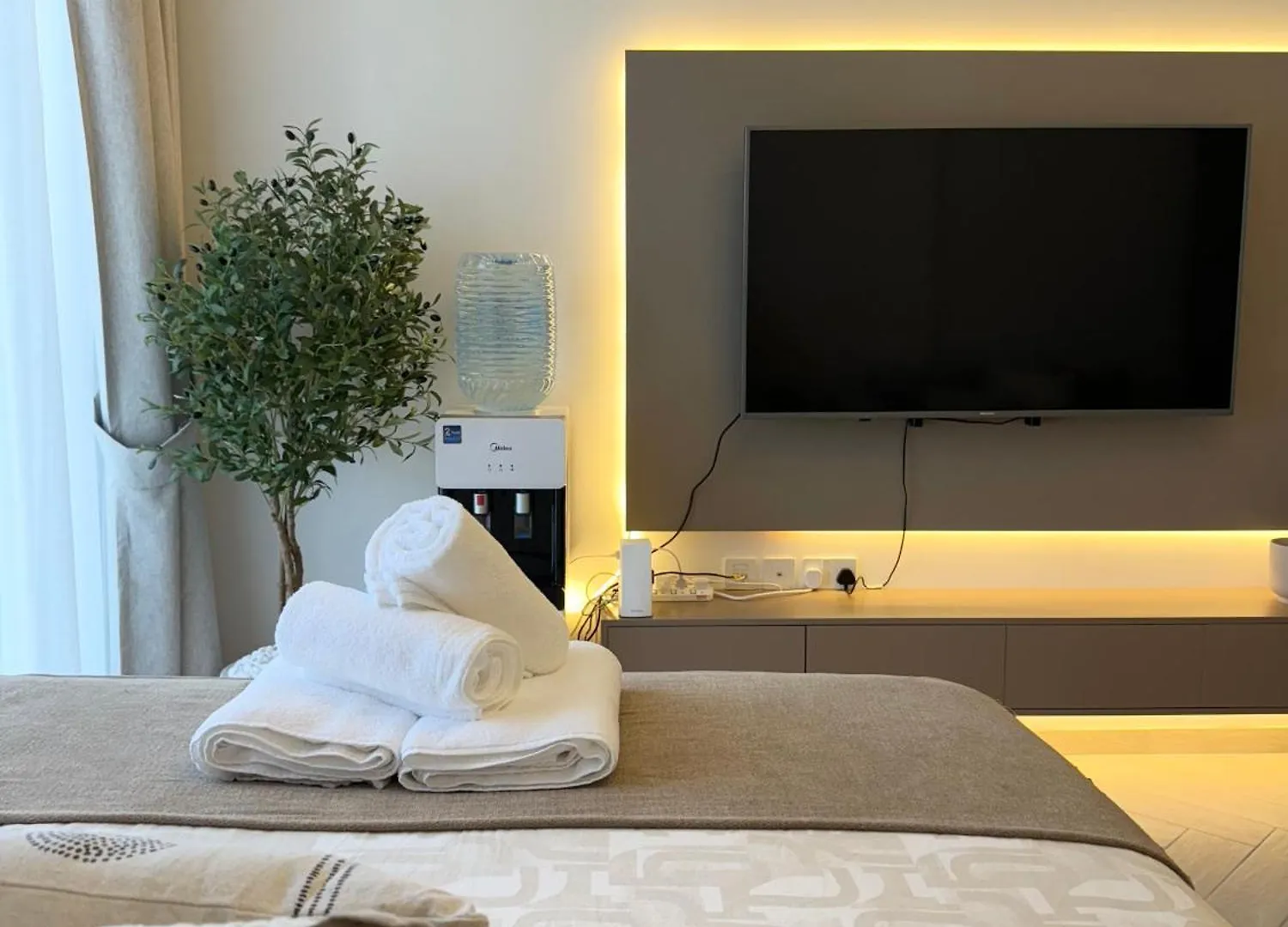 Chic Modern Studio- Oxford 212 Dubai