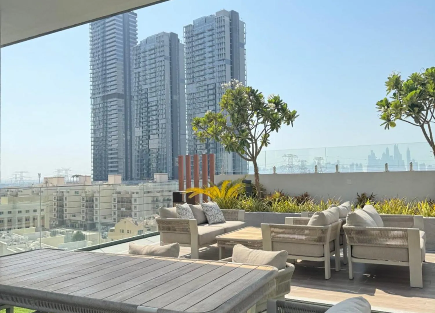Chic Modern Studio- Oxford 212 Dubai Apartment